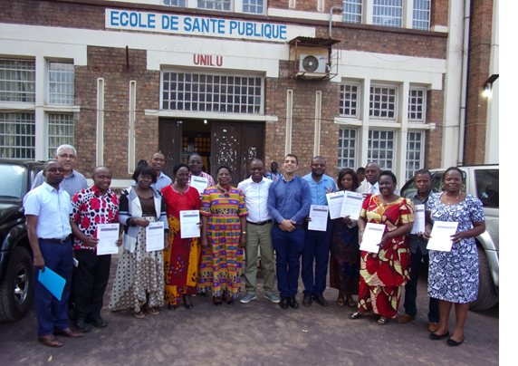 Photo group of participants at the scientific writing workshop