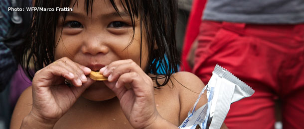 610_1TALCOBAN-GIRL-EAT-HEB-MFRATTINI