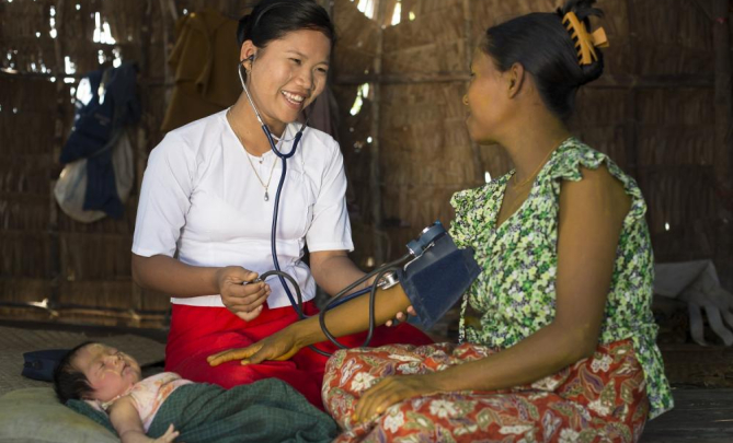Photo of a female medical doctor visit to mother and baby