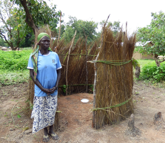 Les latrines construites par « Maman Jeanette » dans le village de Bégatara © Bertrand Gailemas/World Vision  Les latrines construites par « Maman Jeanette » dans le village de Bégatara © Bertrand Gailemas/World Vision