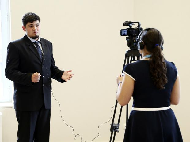 World Vision Youth Ambassador, Corneliu, speaking with capacity4dev