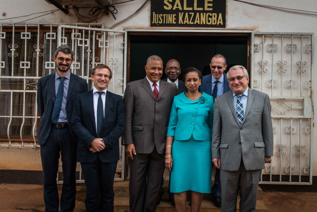 Remise de contrat - PRESU - 30 mars 2015