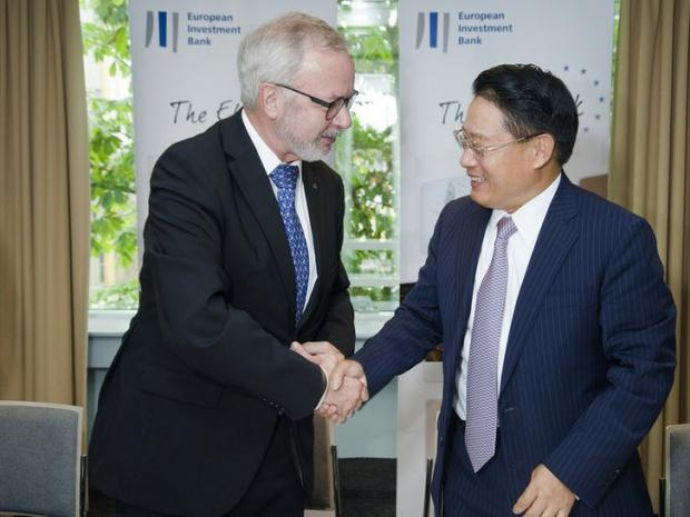 Mr Werner Hoyer, President of the EIB, and Mr Li Yong, Director General of UNIDO