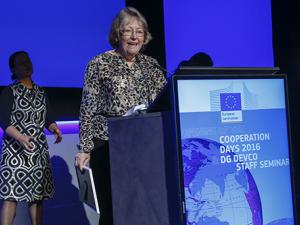 Bridget Dillon receiving the Knowledge Champion award