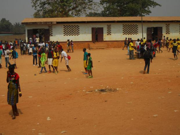 La cour du Lycée Miskine (c) M.J. Agejas / Oxfam Intermón