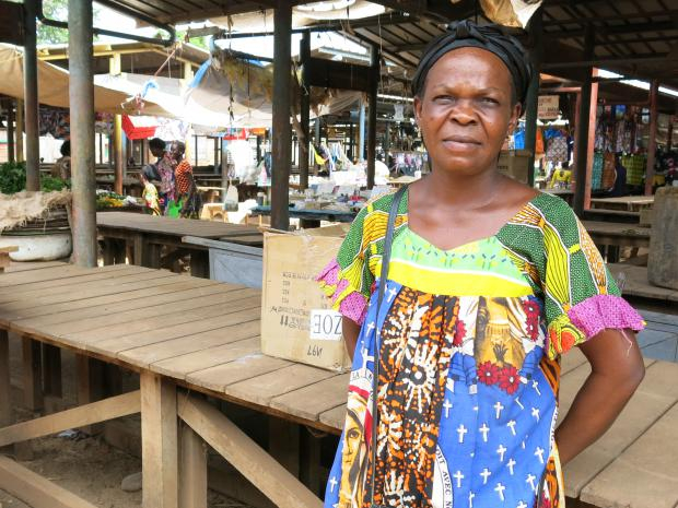 Philomène, vendeuse au marché Miskine © M.J. Agejas / Oxfam Intermón