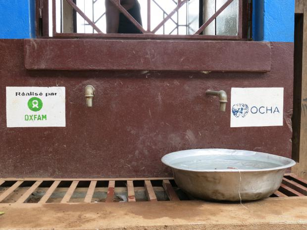 Point d´eau du marché Miskine réhabilité par Oxfam avec les fonds Bekou © M.J. Agejas / Oxfam Intermón