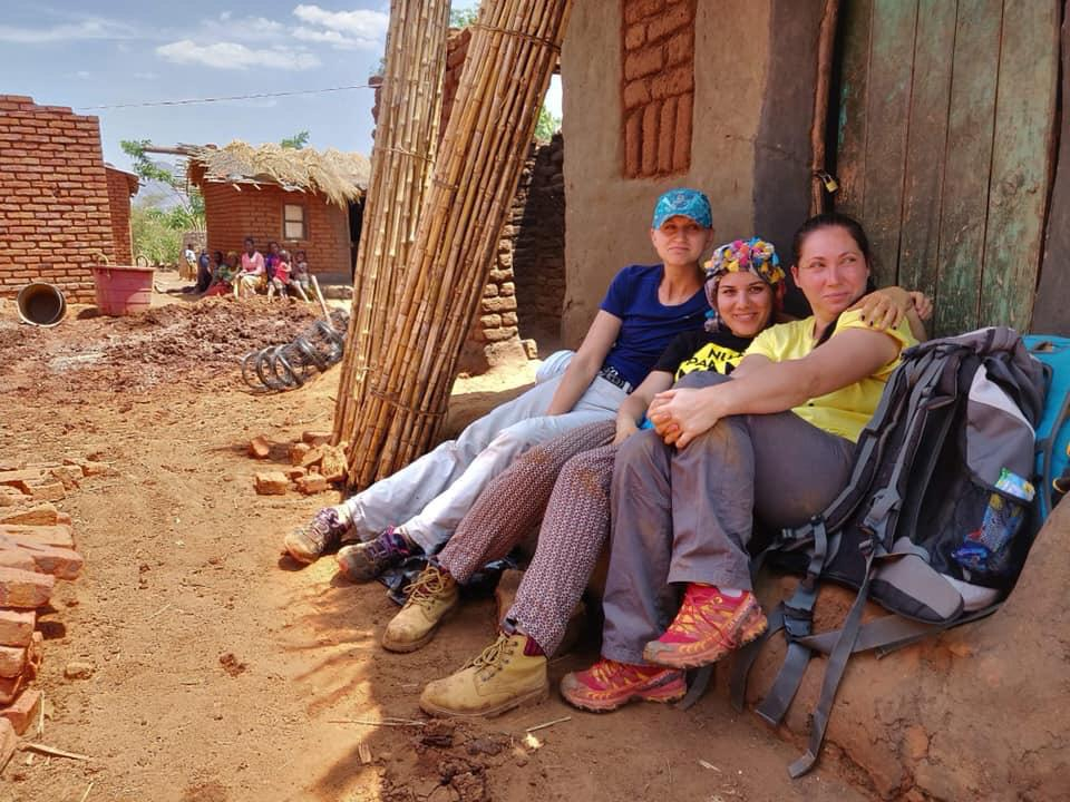 Andreea (left) and Tina (middle) with another volunteer in Malawi