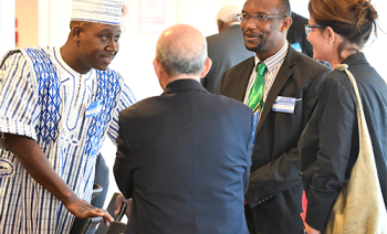 Decentralised coperation