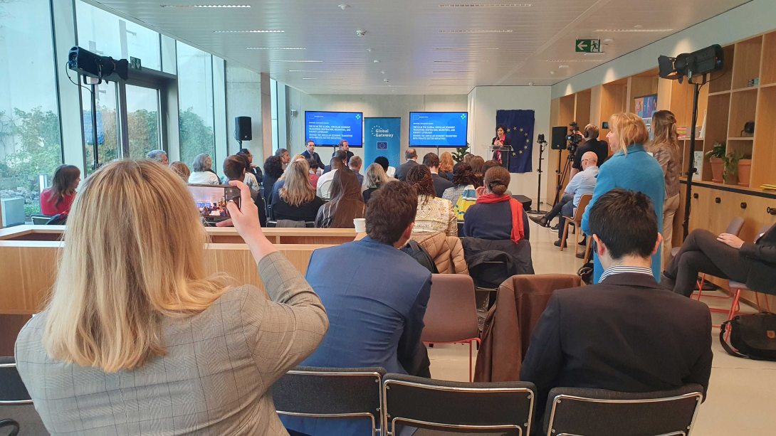 Total Shot of the Accelerator Session showing the stage and the audience during Carla Monetsi's opening remarks